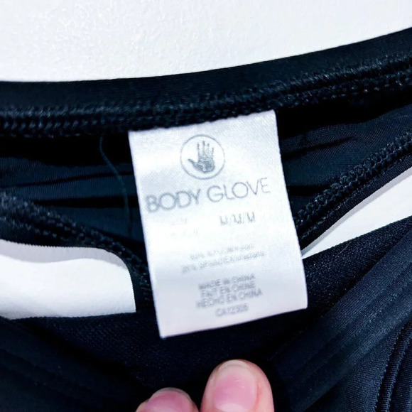 BODY GLOVE  Smoothies thong swim bottom - Picture 7 of 8